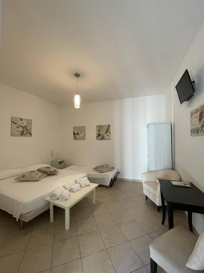 Book And Bed Bed & Breakfast Maglie Eksteriør bilde